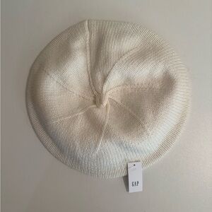 GAP Off-White Knit Beret Hat